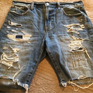 American Eagle shorts size 32